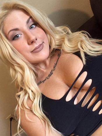 , 20  female escort, Sudbury