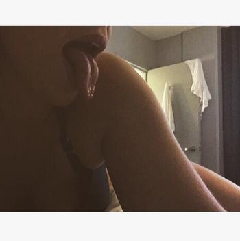 , 23  female escort, Sudbury